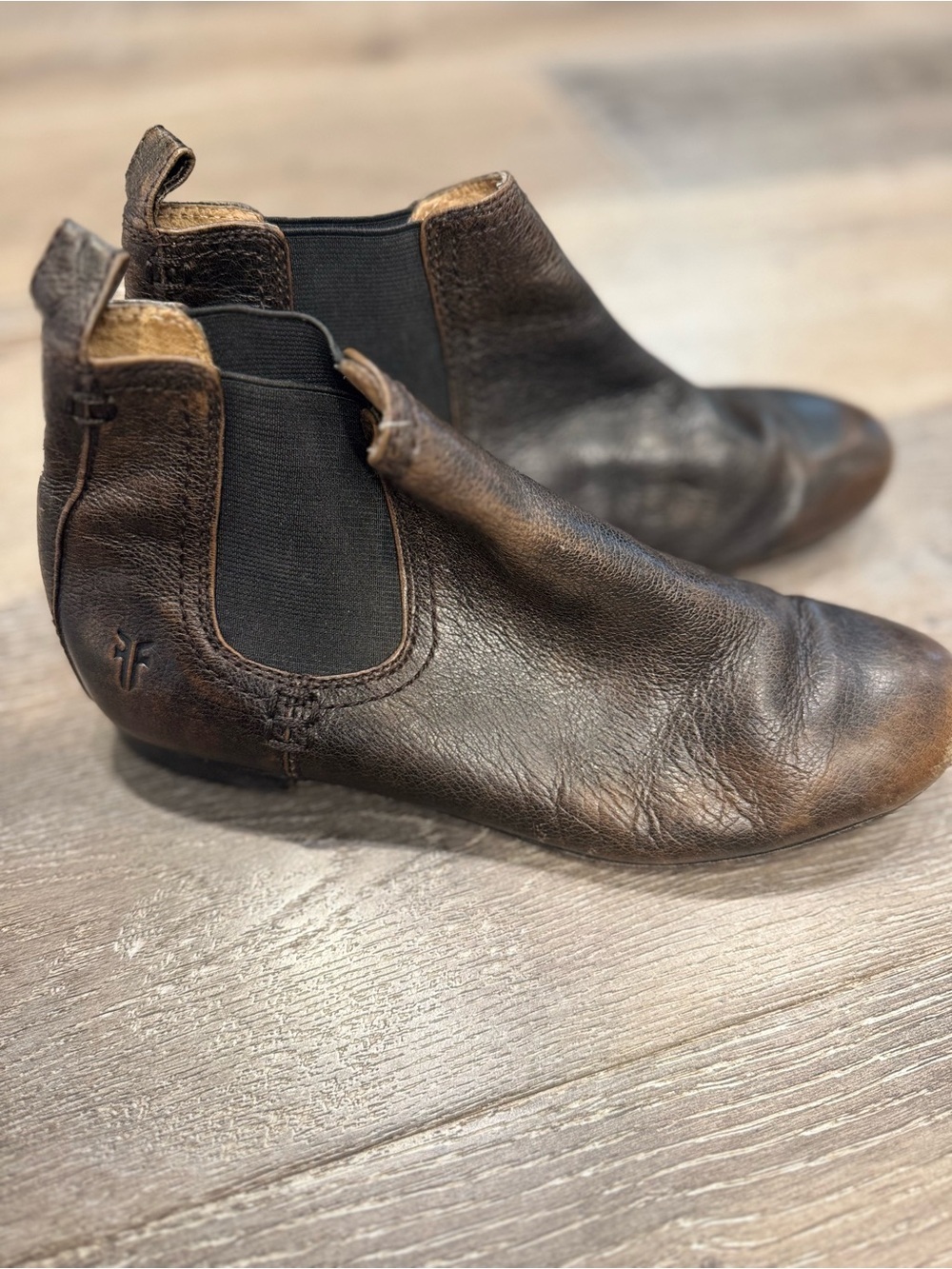 FRYE Jillian Leather Chelsea Boots in Distressed Brown - Size 6.5